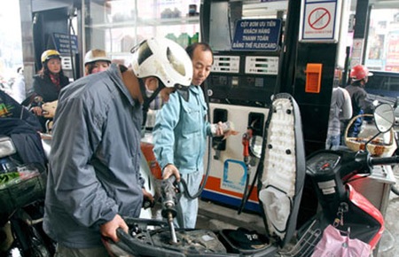 Yêu cầu giữ nguyên giá bán xăng dầu